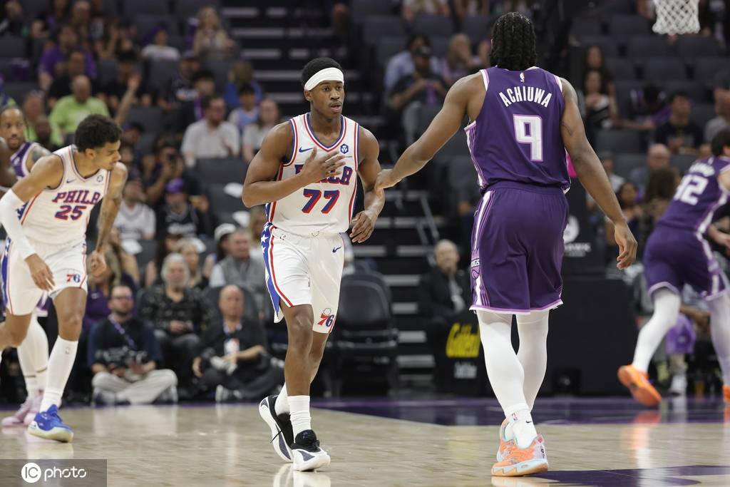 埃奇库姆38+11雷诺空砍30分 76人胜国王